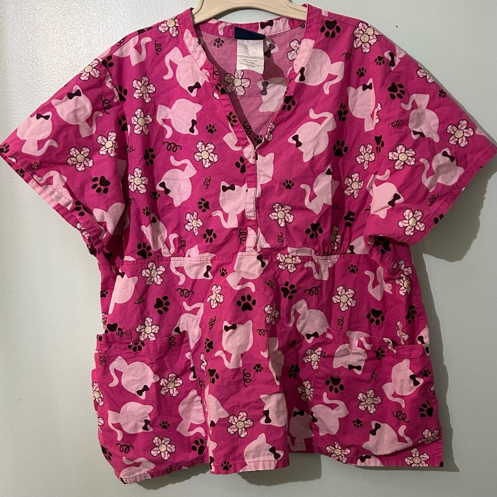 EUC Women 3X Pink Cat Print Scrub Top